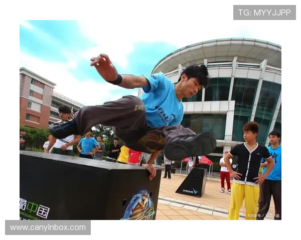 成都城市马拉松街舞队精彩表现展现节奏魅力与活力